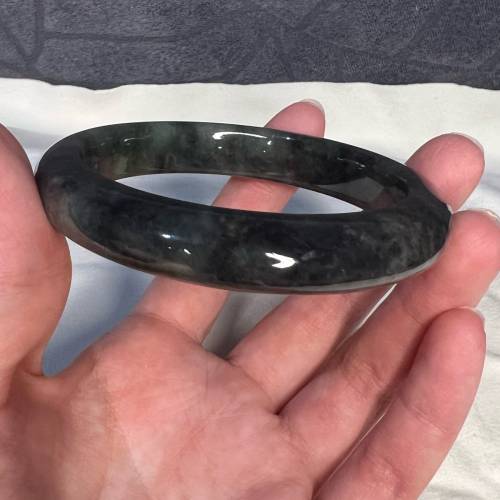 翡翠 | 天然緬甸翡翠A貨綠底烏雞手鐲 56.8 圈（附證書）