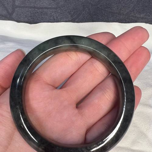 翡翠 | 天然緬甸翡翠A貨綠底烏雞手鐲 56.8 圈（附證書）