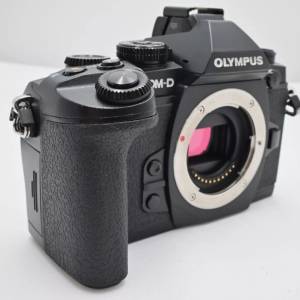 Olympus EM1 + HLD7 full set