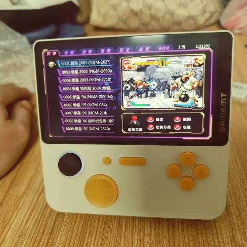 復古大屏幕便攜式掌上遊戲機🎮 128G 配兩手制 約39000款遊戲