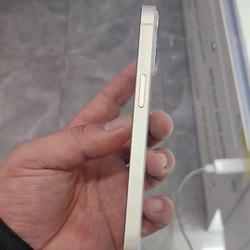 Apple iPhone 13 512G  功能全部正常運作，電池效能86 %，電池良好，已貼貴價玻璃鋼...