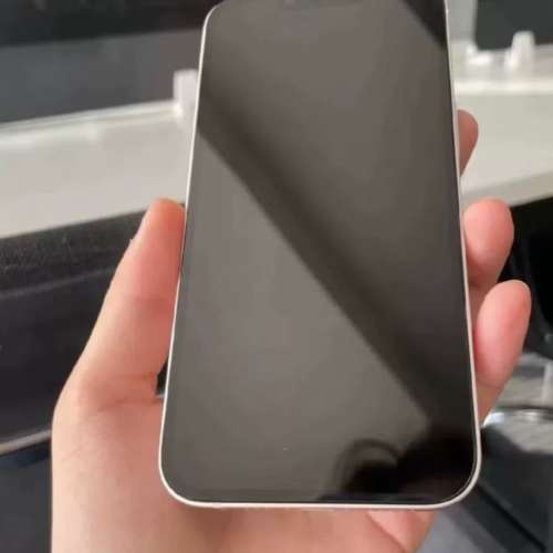 iPhone 13 512G ，電池效能86 %，換機放售，已貼上原裝鋼化Mon及贈送全新手機套。