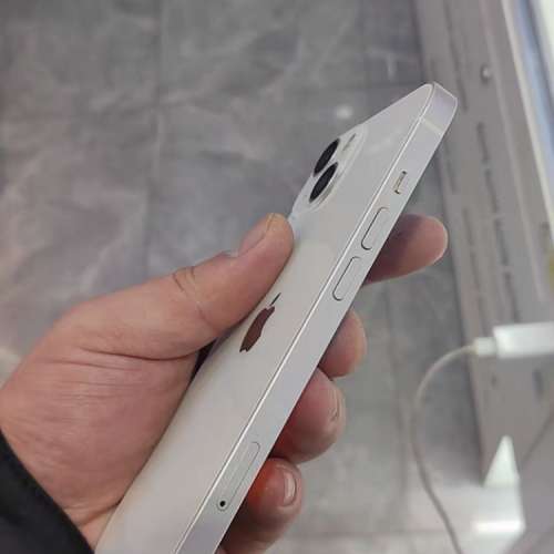 Apple iPhone 13 512G  白色5G 功能全部正常運作，電池效能86 %，電池良好，已貼貴...