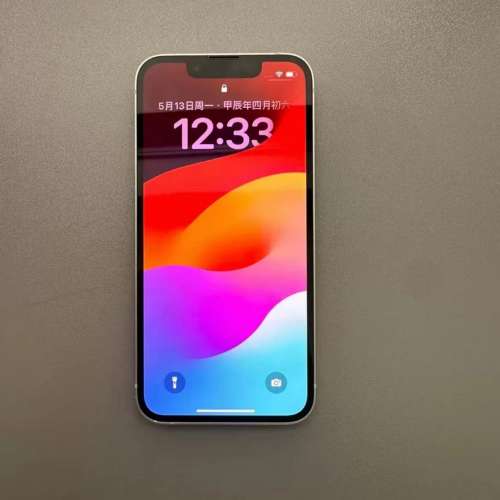 iPhone 13  512GB 白色電池容量87％，跟全新玻璃鋼化貼及保護套