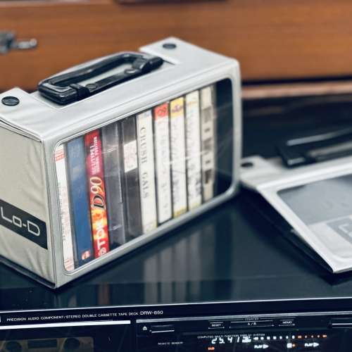 出售LOD (日立）cassette帶手提收納盒，可裝11盒帶，每個售$200，購買一對$300元，...
