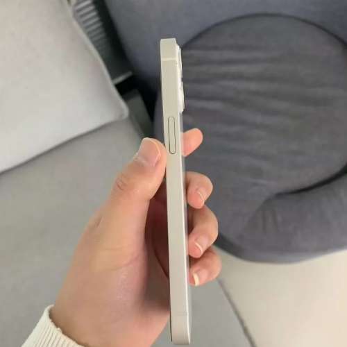 Apple iPhone 13 512G ， 6.1寸大螢幕，電池效能86 ％，功能全部正常運作，已貼貴價...