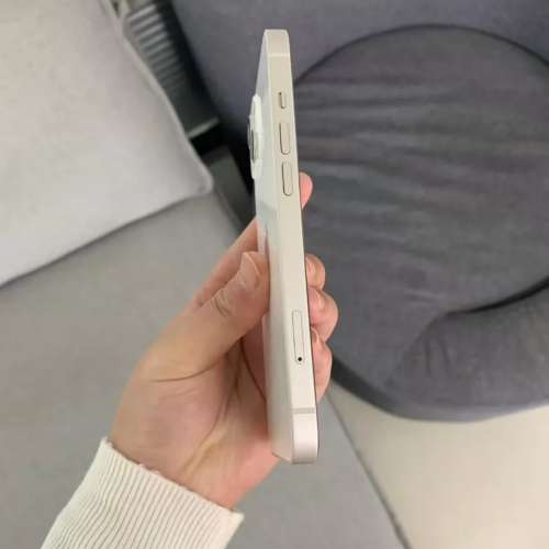 Apple iPhone 13 512G ， 6.1寸大螢幕，電池效能86 ％，功能全部正常運作，已貼貴價...