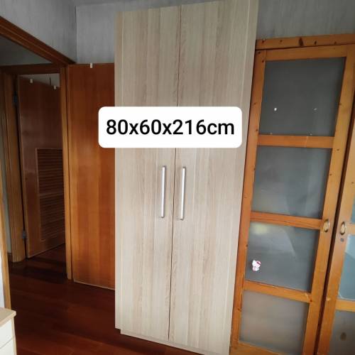 高身鞋櫃及蘋果牌(不確定)衣櫃各一個