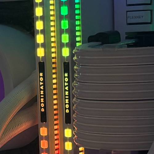 Corsair 64GB DDR5 ram 5200DOMINATOR PLATINUM RGB  White