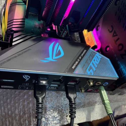 ASUS ROG X570-E ATX + R7 3700X CPU