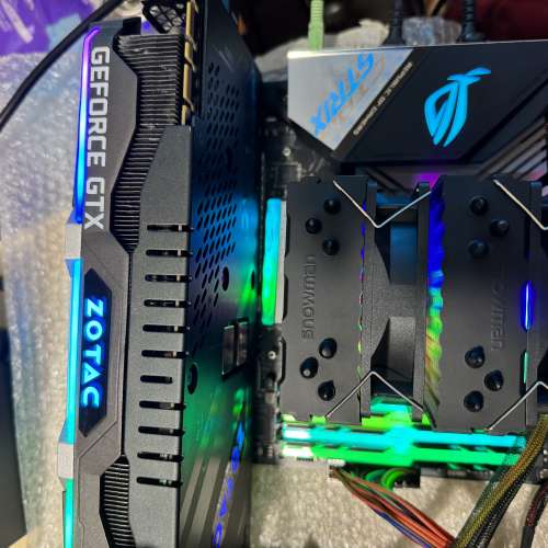 ASUS ROG X570-E ATX + R7 3700X CPU