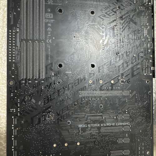 ASUS ROG X570-E ATX + R7 3700X CPU