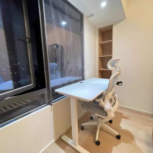 Electric lifting desk