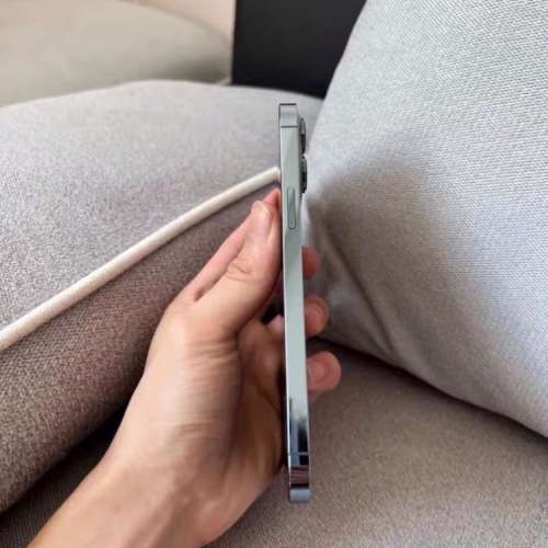 iPhone 13 Pro Max 1tb 天藍峰，5G 雙咭/電池效能91 ％，使用原裝case 同貼mon貼
