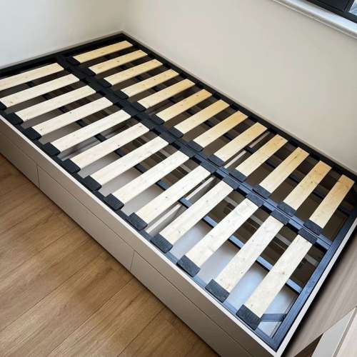 軟包床頭，實木收納床