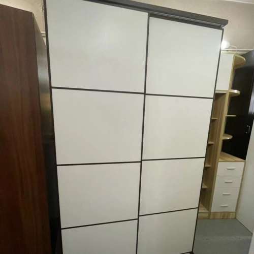 趟門衣櫃，多儲物空間，清倉處理