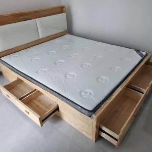 All solid wood drawer storage bed with light pressure structure