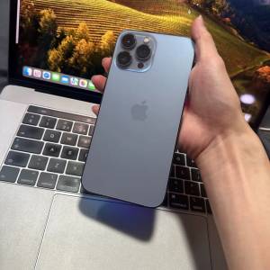 iPhone 13 Pro Max 1Tb ，電效能99 %，性能良好，另送一個全新機殼同MON貼。