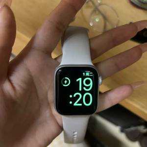 [忍痛割愛] Apple watchse40mm蜂窩數據版，可以打電話，電池容量98%！