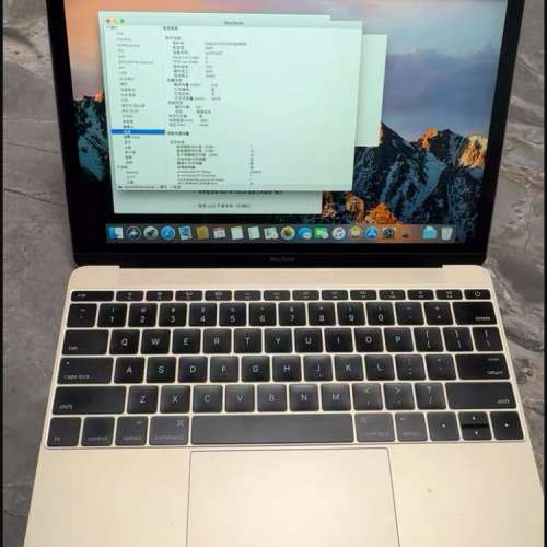 MacBookair 12寸超薄（玫瑰金），頂配 內存8G＋512GB，2k高清屏幕，視網膜屏！