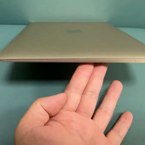 12寸MacBook Air 成色好，頂配8G記憶體，512G固態硬盤，超薄身。