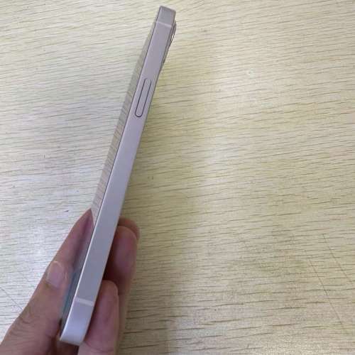 Apple iPhone 13 512G  5G 功能全部正常運作，電池效能95 %，電池良好，已貼貴價玻...