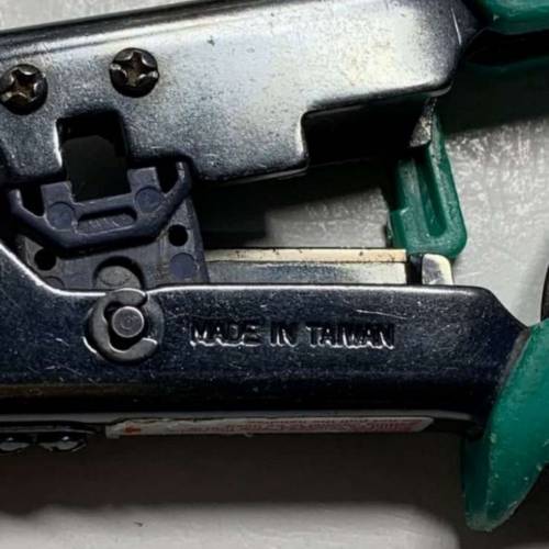 台灣製造專業型多功能8吋網線鉗。85 ～90 ％新，清屋平售38元。