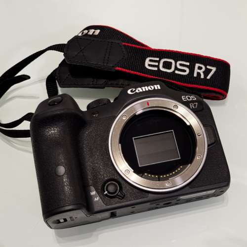 Canon R7