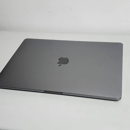 Macbook pro 2020 ( i5 2Ghz + 16GB + 512GB 13") with Charger