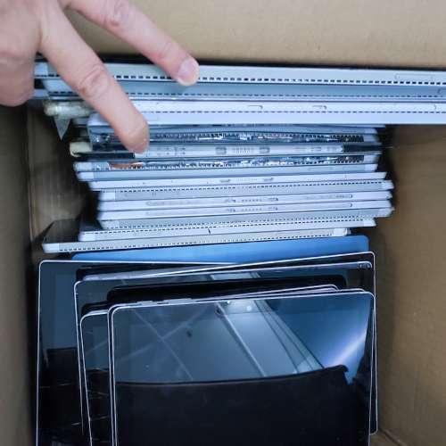 大量surface Pro全部99元起唔洗100元,最高都係180元一部.全部爆芒有著機有唔著機，...