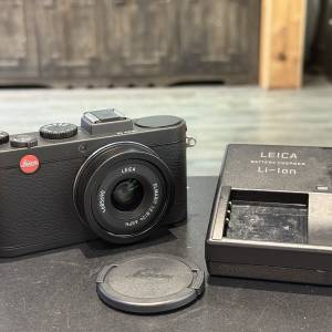 Leica X2 black digital compact camera with charger