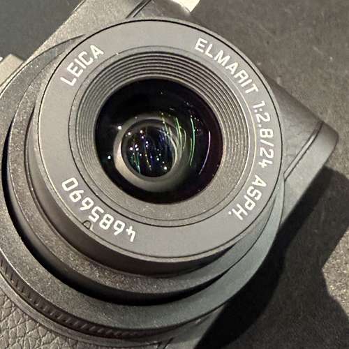 Leica X2 black digital compact camera with charger