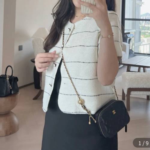 British Berry Eevee. Co 簡約風黑白簡條小外套 (原價$428)