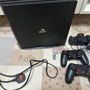 PS4 pro 1tb + 2手掣+手制叉座