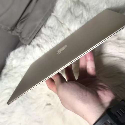 12寸MacBook Air 成色好，頂配8G記憶體，512G固態硬盤，超薄身。