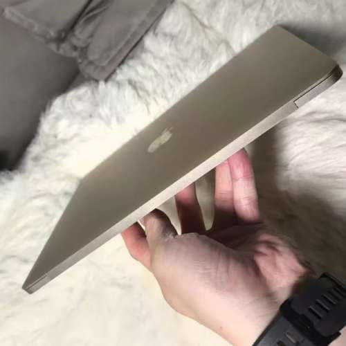 12寸MacBook Air 成色好，頂配8G記憶體，512G固態硬盤，超薄身。