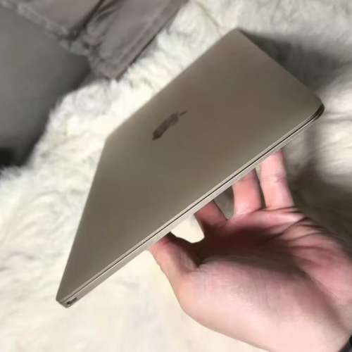 12寸MacBook Air 成色好，頂配8G記憶體，512G固態硬盤，超薄身。