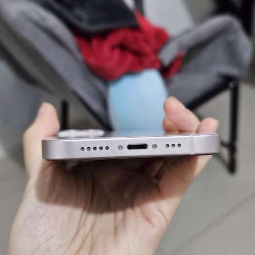 Apple iPhone 13 512G ， 6.1寸大螢幕，電池效能86 ％，功能全部正常運作，已貼貴價...