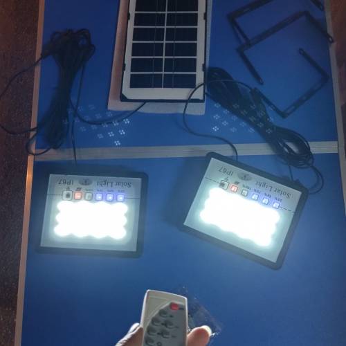 一拖二太陽能充電防水露營燈