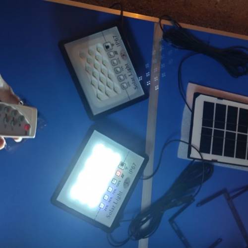 一拖二太陽能充電防水露營燈