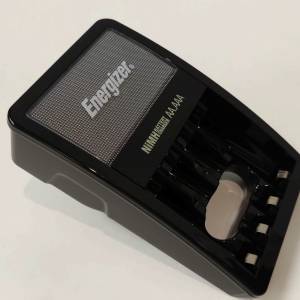 90% 新 Energizer 勁量 ni-MH CHVCM4-UK 充電器 (另附 2 顆舊 GP 2600 mAh AA 及 6 ...