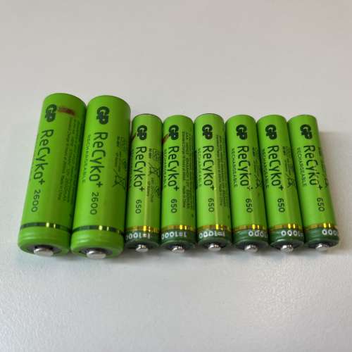 90% 新 Energizer 勁量 ni-MH CHVCM4-UK 充電器 (另附 2 顆舊 GP 2600 mAh AA 及 6 ...