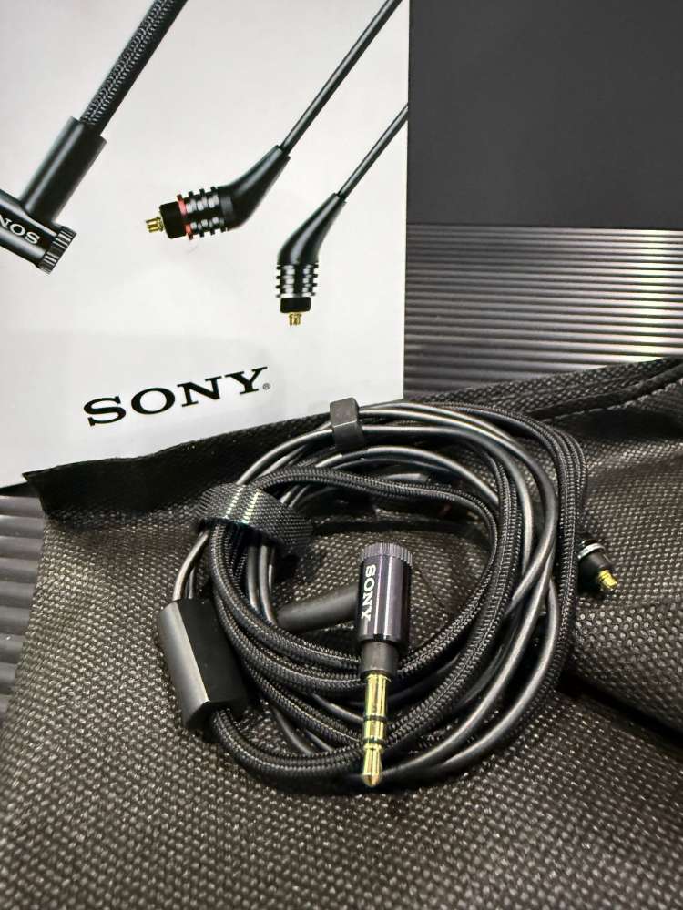 Sony XBA-Z5 with MUC-M12SB1 - 二手或全新Earphones, 影音產品