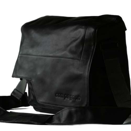 【買一送一】 全新 compagnon "the messenger &ldquo;1.0 皮革相機袋（黑色）