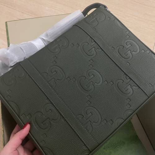 全新gucci郵差包，朋友送的