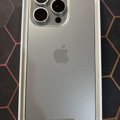 （全新未激活）iPhone 16 pro 128GB 原色鈦金屬