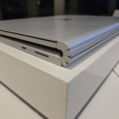 Microsoft Surface Book 2 i7 16GB Ram 512GB SSD GTX1050獨顯