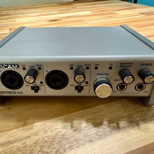 SERIES 102i, 10進/2出USB音訊/MIDI接口