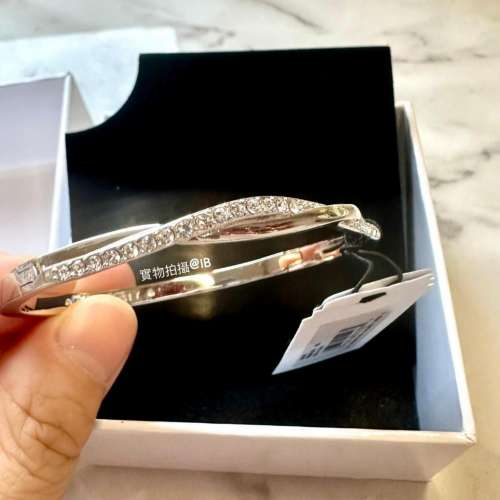 Givenchy仿鑽扭紋款手鈪