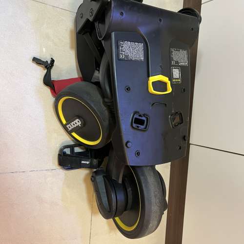 紅色Doona Liki S3 BB三輪車/手推車  八九成新淨 功能正常 BB細個就大人推 BB大左可...